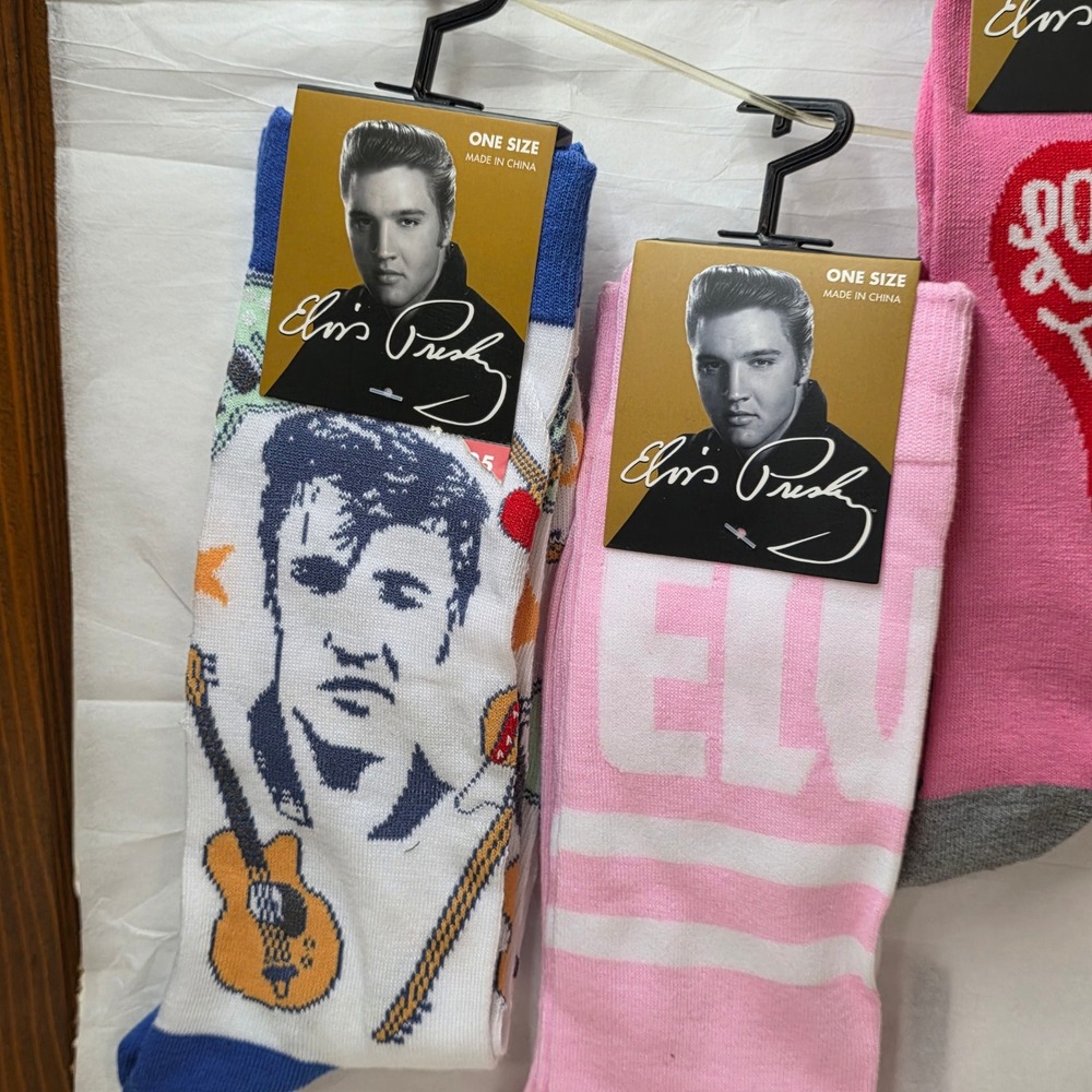 Elvis Presley Crew Socks 5 Pair Set Love Me Tender Rock N Roll Pink White Black - Picture 3 of 7